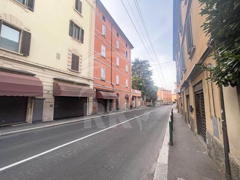 Quadrilocale in Via Castiglione  91, Bologna