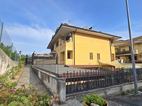Trilocale in Circonvallazione Giovanni Falcone, s.n.c, Labico