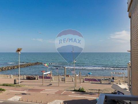 Bilocale in Lungomare Duca degli Abruzzi, Ostia Ponente, Roma