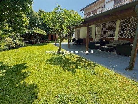 Villa in Via Alessandro Manzoni, Villaggio Ambrosiano, Segrate