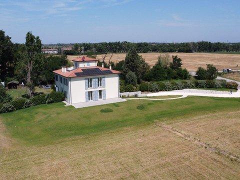 Villa in Via delle Larghe, 2, Ozzano dell'Emilia