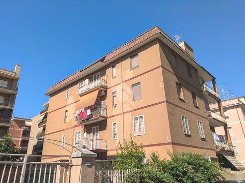 Trilocale in Via Col di Lana, 112, Ciampino