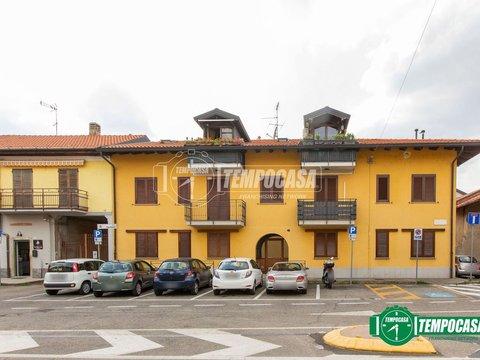 Appartamento su due piani in Piazza Giuseppe Garibaldi, 1, Magnago