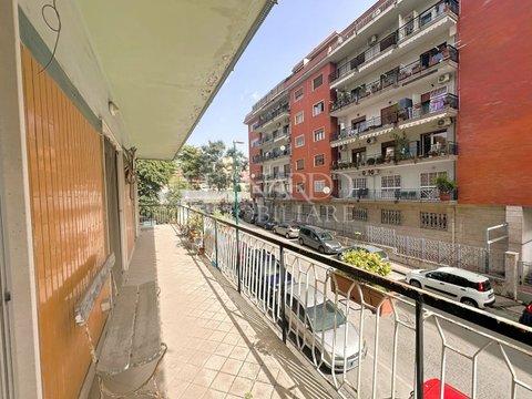 Quadrilocale in viale dei Pini, Capodimonte-Colli Aminei, Napoli