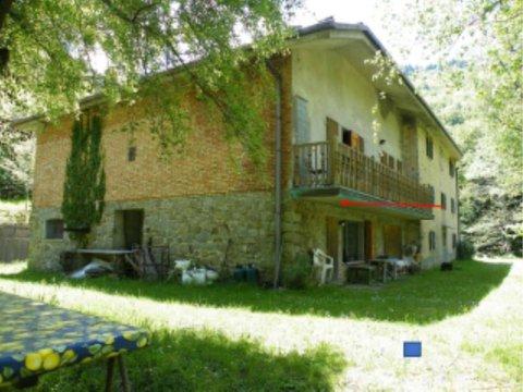 Villa in Via Caduti di Cà Berna, Lizzano in Belvedere