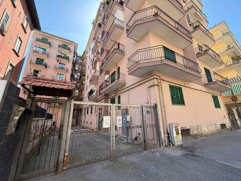 Trilocale in Via Diocleziano, 207, Fuorigrotta, Napoli