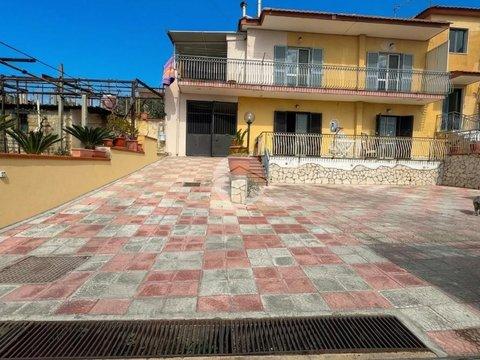 Villetta bifamiliare in Via Monterusso, 90, Arco Felice - Lucrino - Toiano, Pozzuoli