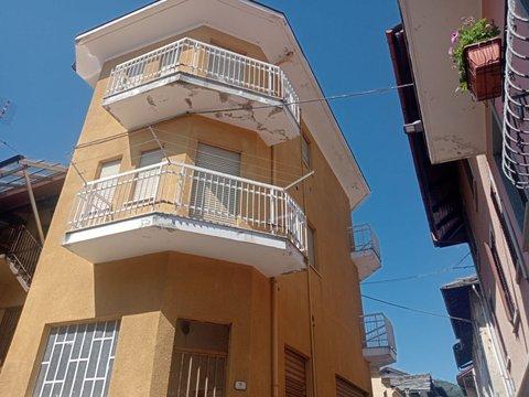 Bilocale in Via Umberto Cosmo, 9, Corio