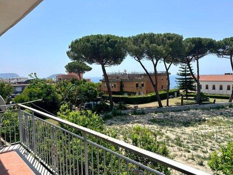 Appartamento su due piani in Via Vecchia San Gennaro, s.n.c, Zona Alta - Solfatara - Rione Ortodonico, Pozzuoli