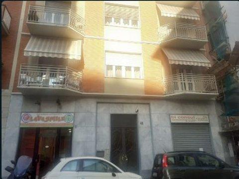 Trilocale in Via Maria Ausiliatrice, 46, Aurora, Torino