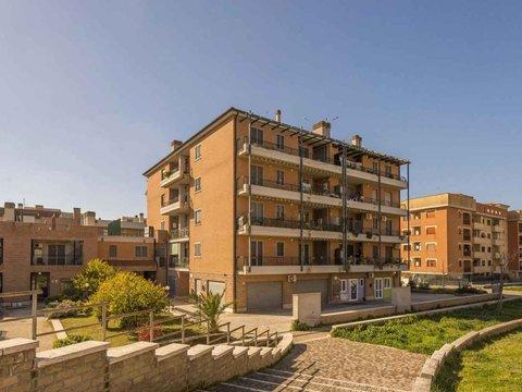 Trilocale in Via Fraine, 28, Castelverde, Roma