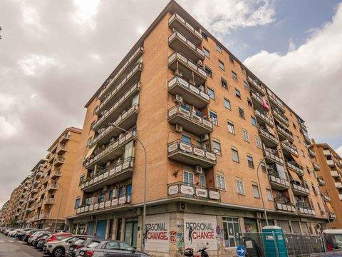 Bilocale in Via Sestio Menas, 120, Quadraro, Roma