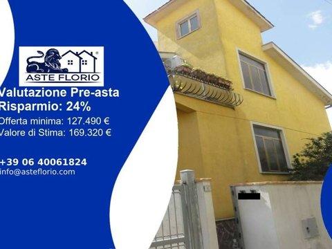 Trilocale in Via del Fontanile Tuscolano, 11, Frascati