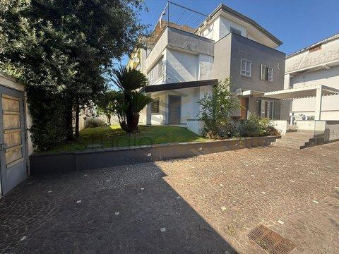 Villa in Via G. Campagna, Zona Madonna delle Grazie, Giugliano in Campania
