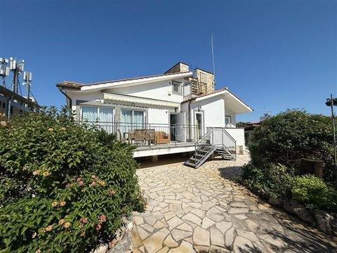 Villa in Via Loano, Fregene, Fiumicino
