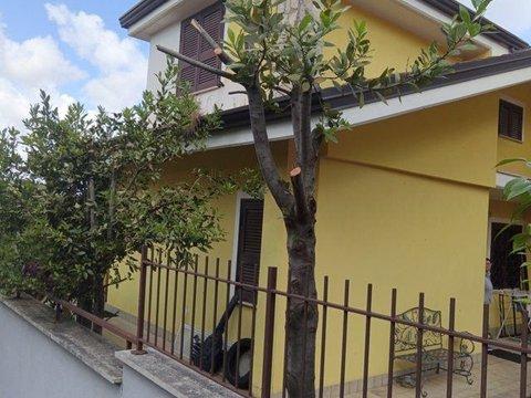 Villetta bifamiliare in Via Guido Reni, 15, Guidonia, Guidonia Montecelio