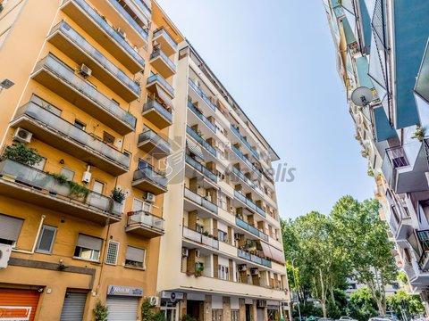 Trilocale in Via Giuseppe Candeo, 6, Garbatella, Roma