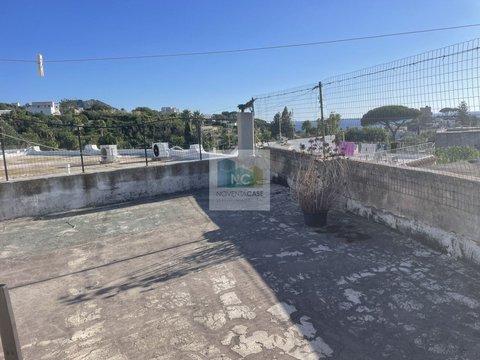Appartamento su due piani in Via Gaetano Morgera, Forio