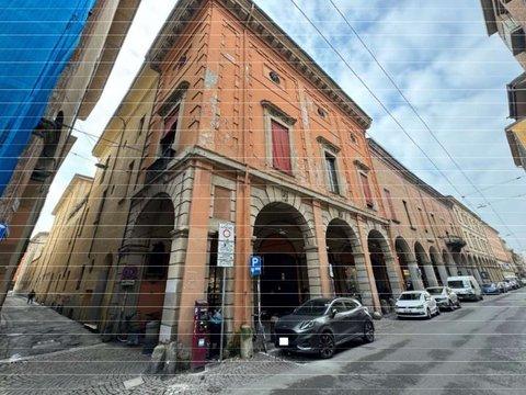 Quadrilocale in via dè Coltellini, Malpighi, Bologna