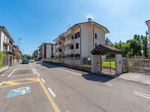 Appartamento su due piani in Via Torino, 40, Pregnana Milanese