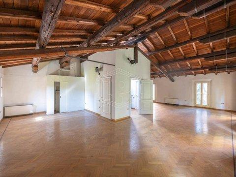 Trilocale in Strada Maggiore, Centro Storico, Bologna