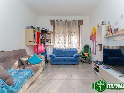 Bilocale in Via Mar Nero, 30, Bisceglie, Milano