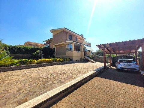 Villa in Via dei Tigli, 23, Villa Claudia, Anzio