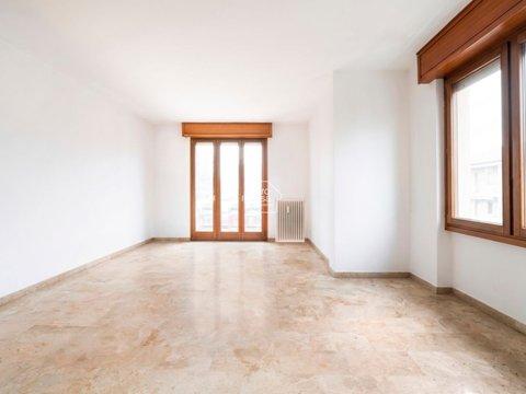 Trilocale in Via Alessandro Volta, 24, Cassina de' Pecchi