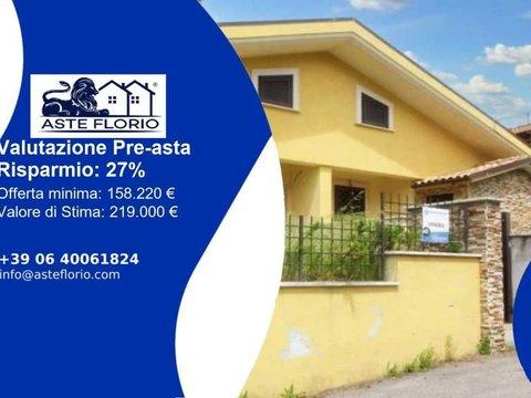 Villetta a schiera in Via Acquaviva delle Fonti, Torre Gaia - Villa Verde, Roma
