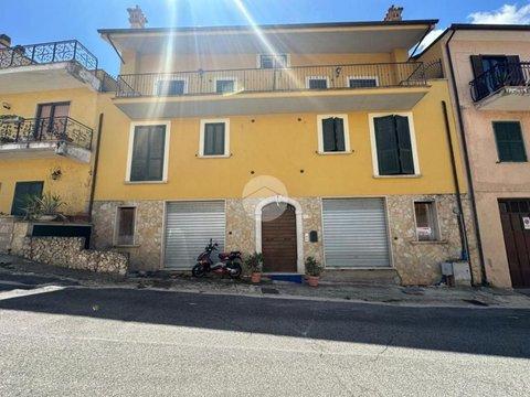 Trilocale in Via Aureli Stanislao, 17, Nerola
