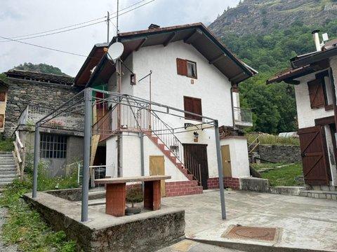Villetta bifamiliare in via Arnas, 28, Usseglio