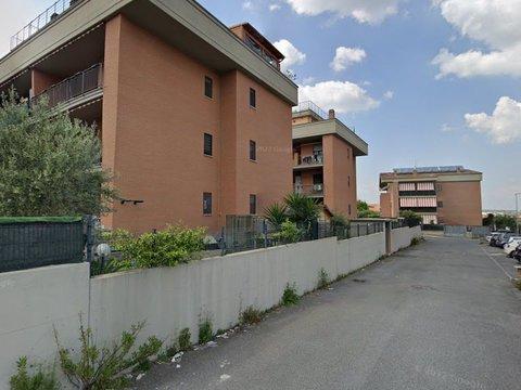 Appartamento su due piani in Via Balsorano, 44, Lunghezza - Villaggio Prenestino, Roma
