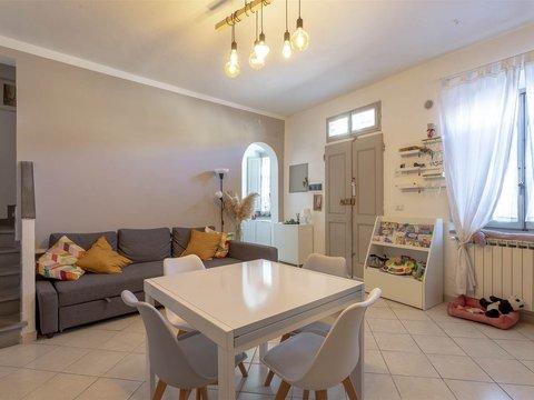 Casa indipendente in Via Pistoiese, 376, San Donnino, Campi Bisenzio