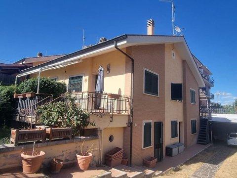Villa in Via Tricase, Colle Prenestino - Prato Fiorito - Colle del Sole, Roma