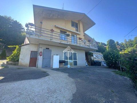 Villa in Borgata Loiri, 58, Giaveno