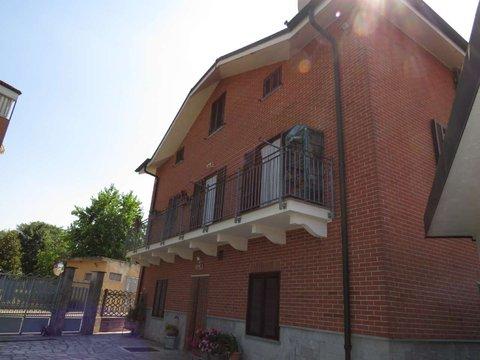 Villetta bifamiliare in Strada Nizza, La Loggia
