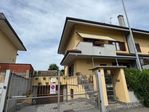 Villa in Via Sabotino, 21, Vittuone