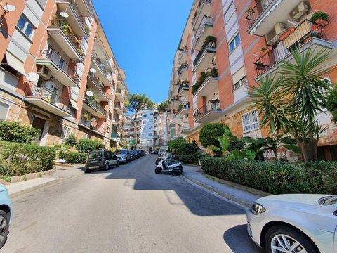 Trilocale in Via Michelangelo da Caravaggio, 143, Fuorigrotta, Napoli