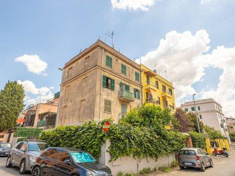 Trilocale in Via dei Fiori, 30, Alessandrino, Roma