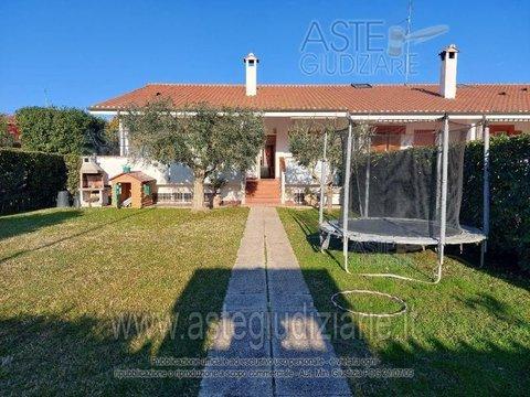 Appartamento in Via Alessio Olivieri, 114, Infernetto, Roma