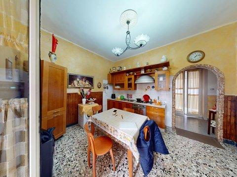 Trilocale in Via Luigi Rocco, 36, Arzano
