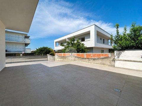 Trilocale in Via Madre Teresa di Calcutta s.n.c, Zona Casacelle-Campopannone, Giugliano in Campania