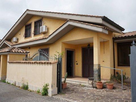 Villa in via della Scafa, Isola Sacra, Fiumicino