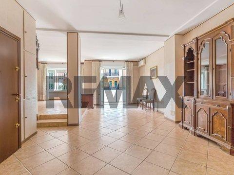 Trilocale in Via Privata Umberto Masotto, 23, Argonne - Corsica, Milano