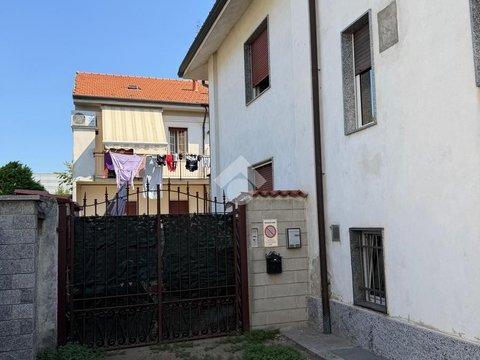 Trilocale in Via Giuseppe Mazzini, 6, Zona Esselunga, Lainate