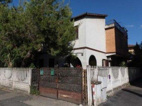 Appartamento su due piani in Via Salaria, 259, Monterotondo Scalo, Monterotondo