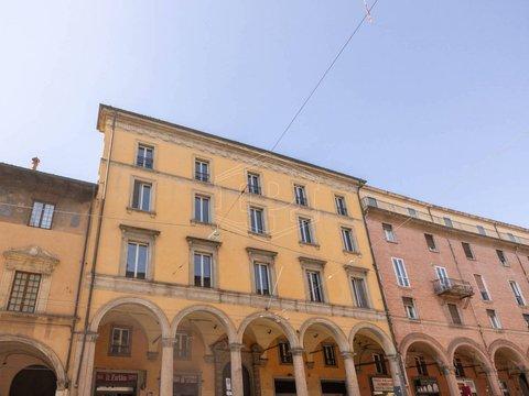 Quadrilocale in Strada Maggiore, Centro Storico, Bologna