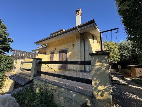 Villetta a schiera in Via dei Colli, 28, Rocca di Papa