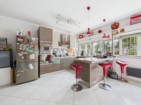 Trilocale in Via dell'Accademia Peloritana, 29, Ardeatino, Roma