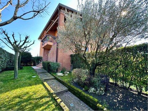 Villetta bifamiliare in Via Alcide De Gasperi, Castel Guelfo di Bologna